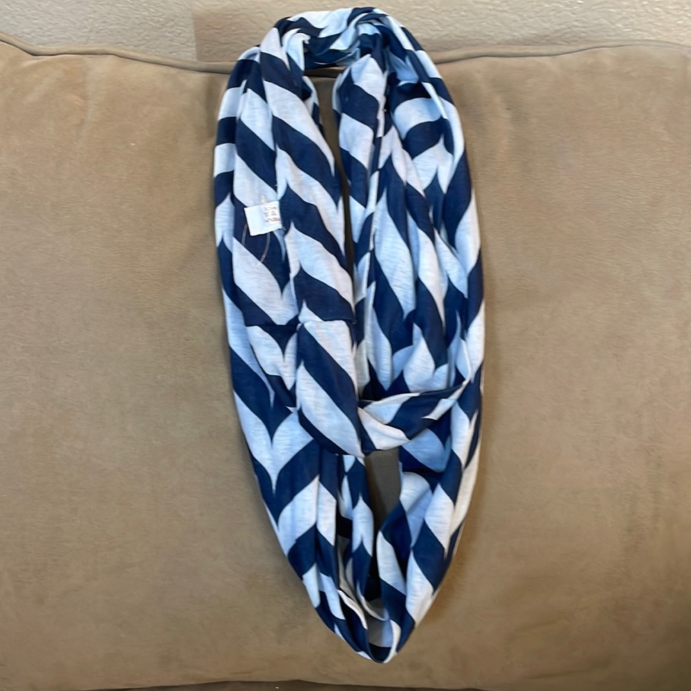 Women’s Lexi York infinity scarf